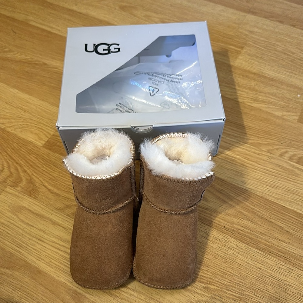 UGG Erin Bootie in Chestnut, Small